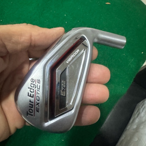 Tour  Edge Iron 7 Heads New 
Available in right and left handed - Picture 10 of 16